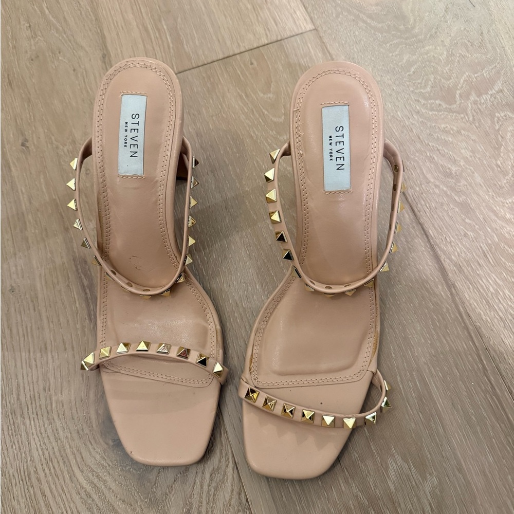 STEVEN New York- block nude heels with Gold Studs